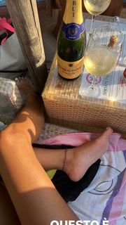 Melita Toniolo feet photo thumbnail