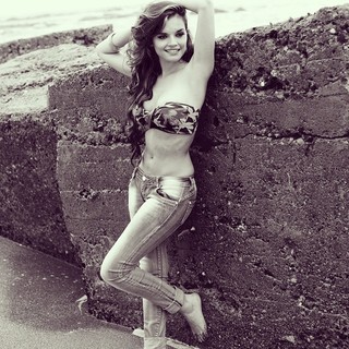 Melody feet photo thumbnail