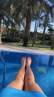 Melody feet photo thumbnail