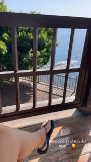 Melody feet photo thumbnail