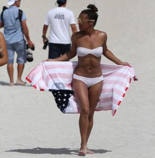 Melody Thornton feet photo 7