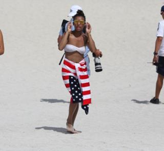 Melody Thornton feet photo 5