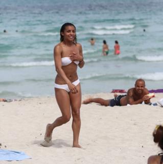 Melody Thornton feet photo 4