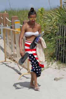 Melody Thornton feet photo 8