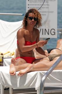 Melody Thornton feet photo 3