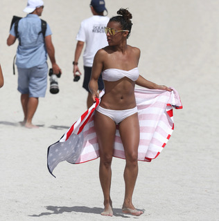 Melody Thornton feet photo 3
