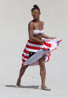 Melody Thornton feet photo 1