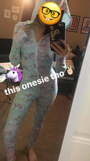 Melonie Mac feet photo thumbnail