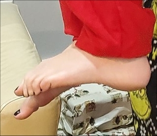 Melonie Mac feet photo thumbnail