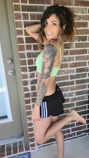Melonie Mac feet photo thumbnail