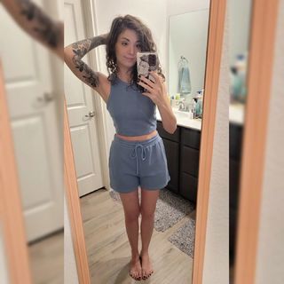 Melonie Mac feet photo thumbnail