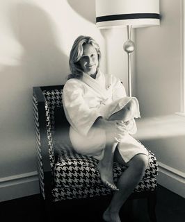 Melora Hardin feet photo thumbnail