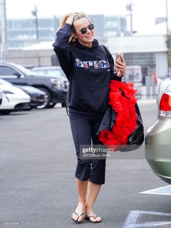 Melora Hardin feet photo thumbnail