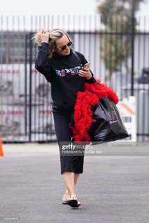 Melora Hardin feet photo thumbnail