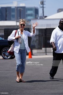 Melora Hardin feet photo thumbnail