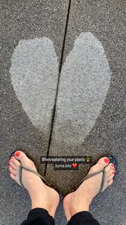 Melora Hardin feet photo thumbnail