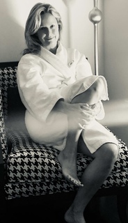 Melora Hardin feet photo thumbnail