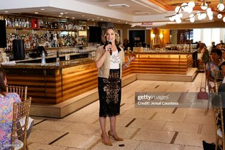 Melora Hardin feet photo thumbnail