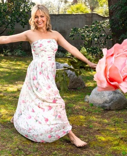 Melora Hardin feet photo thumbnail