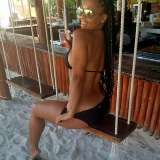 Melyssa Ford feet photo thumbnail