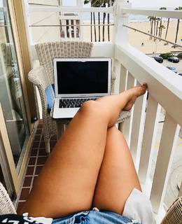 Melyssa Ford feet photo thumbnail