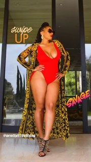 Melyssa Ford feet photo thumbnail