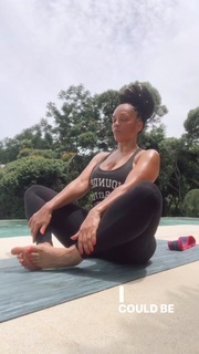 Melyssa Ford feet photo thumbnail