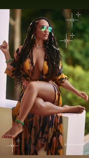 Melyssa Ford feet photo thumbnail