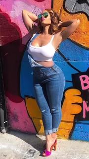 Melyssa Ford feet photo thumbnail