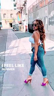 Melyssa Ford feet photo thumbnail