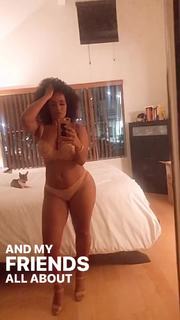 Melyssa Ford feet photo thumbnail
