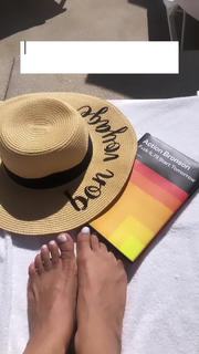 Melyssa Ford feet photo thumbnail