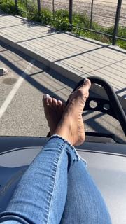 Melyssa Ford feet photo thumbnail