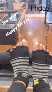 Melyssa Ford feet photo thumbnail