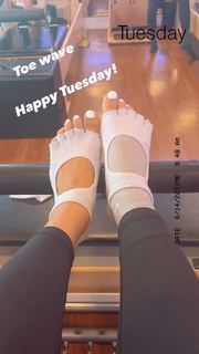 Melyssa Ford feet photo thumbnail