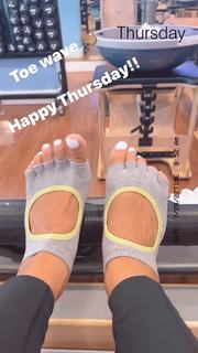 Melyssa Ford feet photo thumbnail
