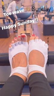 Melyssa Ford feet photo thumbnail