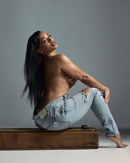 Melyssa Ford feet photo thumbnail