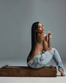 Melyssa Ford feet photo thumbnail