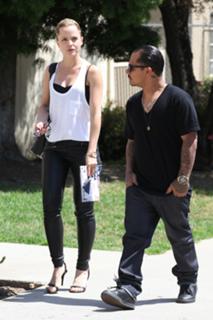Mena Suvari feet photo thumbnail