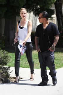 Mena Suvari feet photo thumbnail