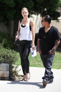 Mena Suvari feet photo thumbnail