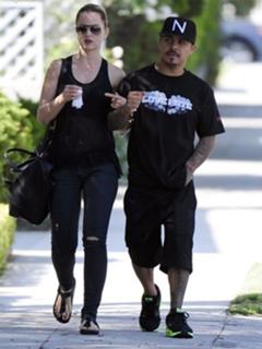 Mena Suvari feet photo thumbnail