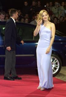 Mena Suvari feet photo thumbnail