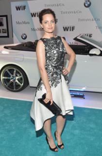 Mena Suvari feet photo thumbnail