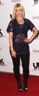 Mena Suvari feet photo thumbnail