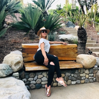 Mena Suvari feet photo thumbnail