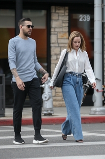 Mena Suvari feet photo thumbnail