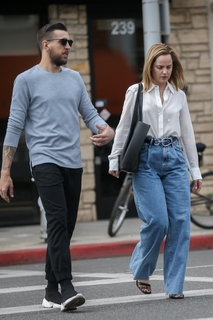 Mena Suvari feet photo thumbnail