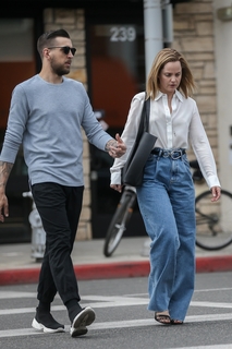 Mena Suvari feet photo thumbnail